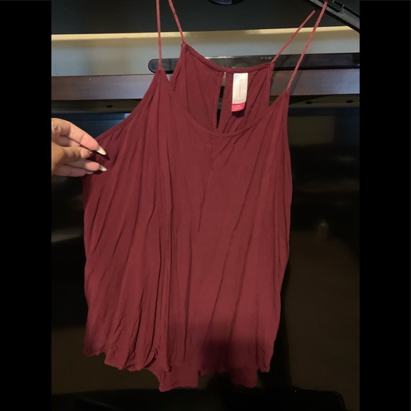 2 spaghetti strap tops - Picture 2 of 9